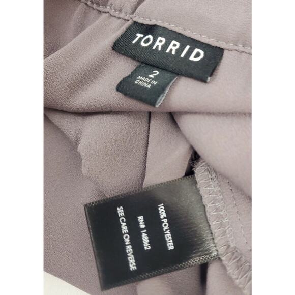 Torrid Harper Top 2 Solid Grey Poly Chiffon Roll Tab Sleeve Womens Plus Size 2X - Picture 5 of 6